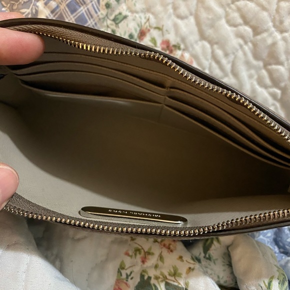 Michael Kors Leather Wristlet! Gray - Picture 6 of 8
